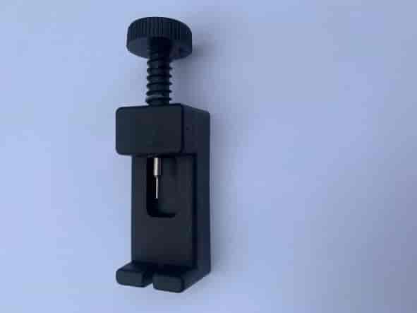 Applicator for shortening of the Apple watch band
