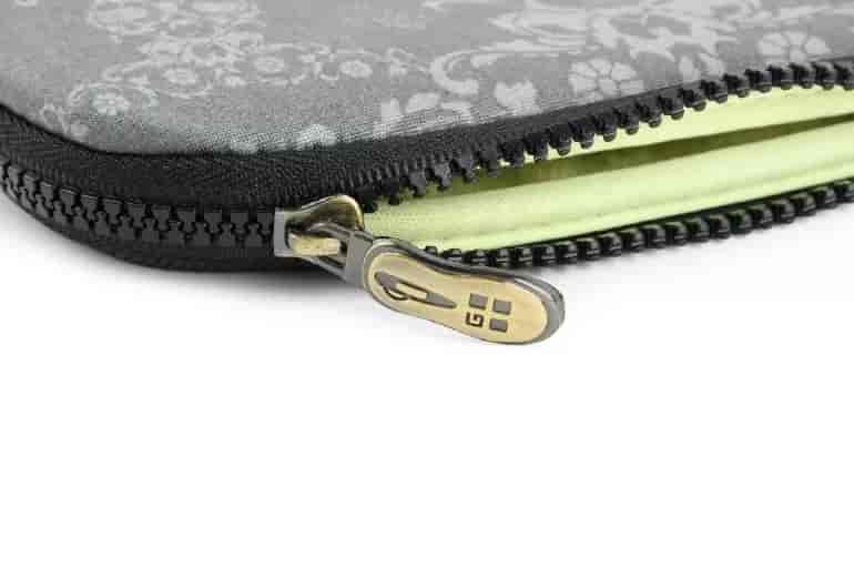 The Royal Club - Royal Romance - Lycra Notebook Sleeve 15